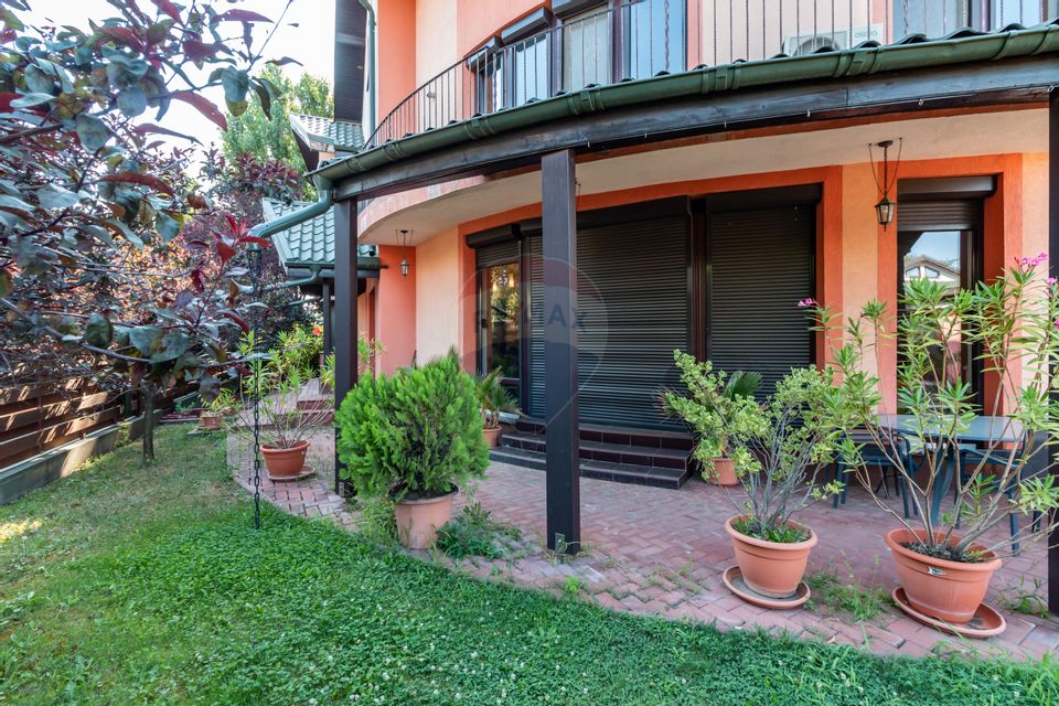 House / Villa 6 bedrooms, Otopeni, in the central area