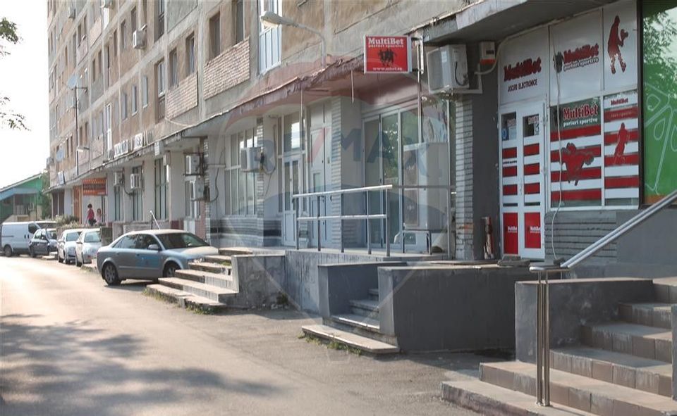 450sq.m Commercial Space for rent, Rovine area