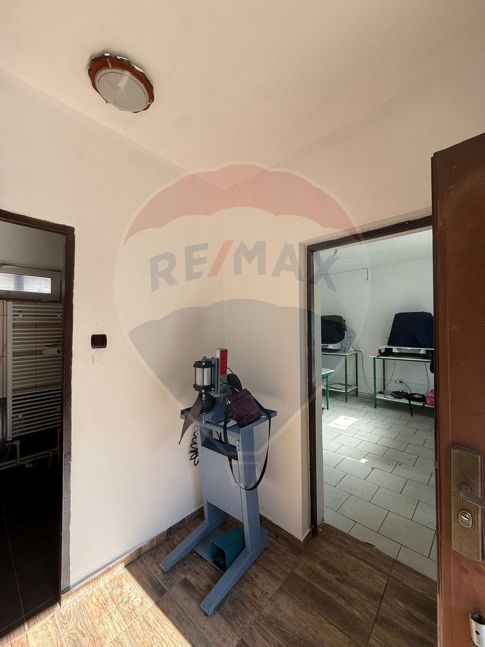 52sq.m Commercial Space for rent, 1 Mai area