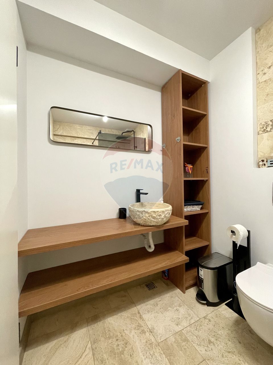 Apartament cu 3 camere de închiriat în zona Faleza Nord