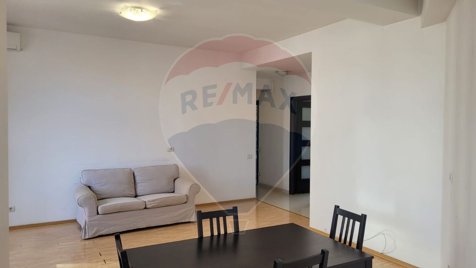 Apartament cu 3 camere de închiriat în zona Universitate