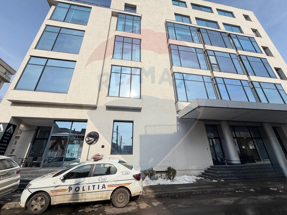 For sale in Unirii area - 1,650sqm office space