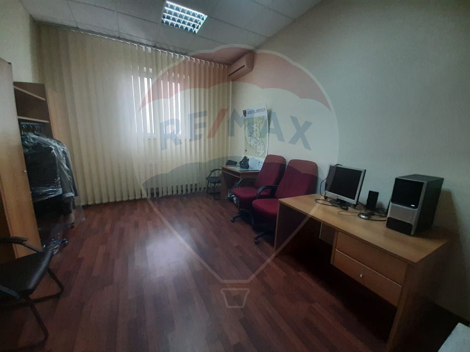 210sq.m Commercial Space for rent, Ultracentral area