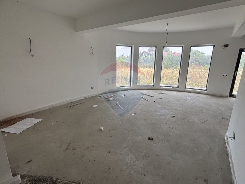 8 room House / Villa for sale