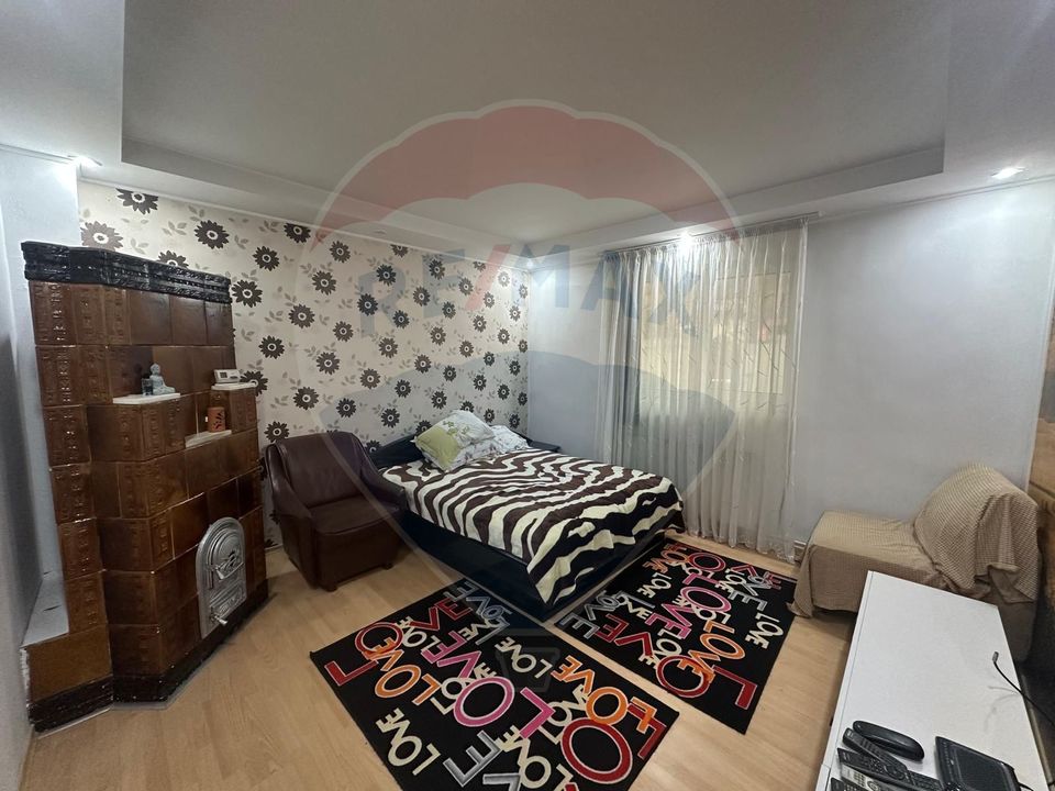 Casă spațioasă 6 camere, 2 băi, garaj spatios și terasă