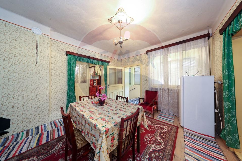 Casă de vacanta, cu annexe si pomi fructiferi, Ungra!