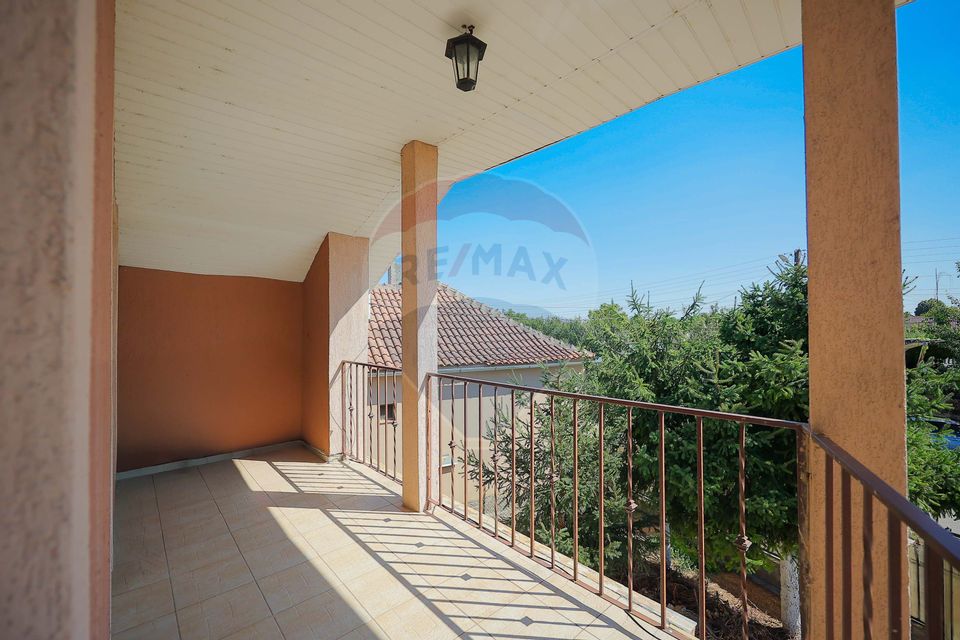 De vânzare casă cu 3 camere și teren 950 mp în Mihai Bravu