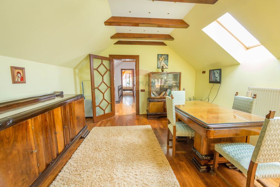 Property Located under Tâmpa composed of 2 Houses and Garden,