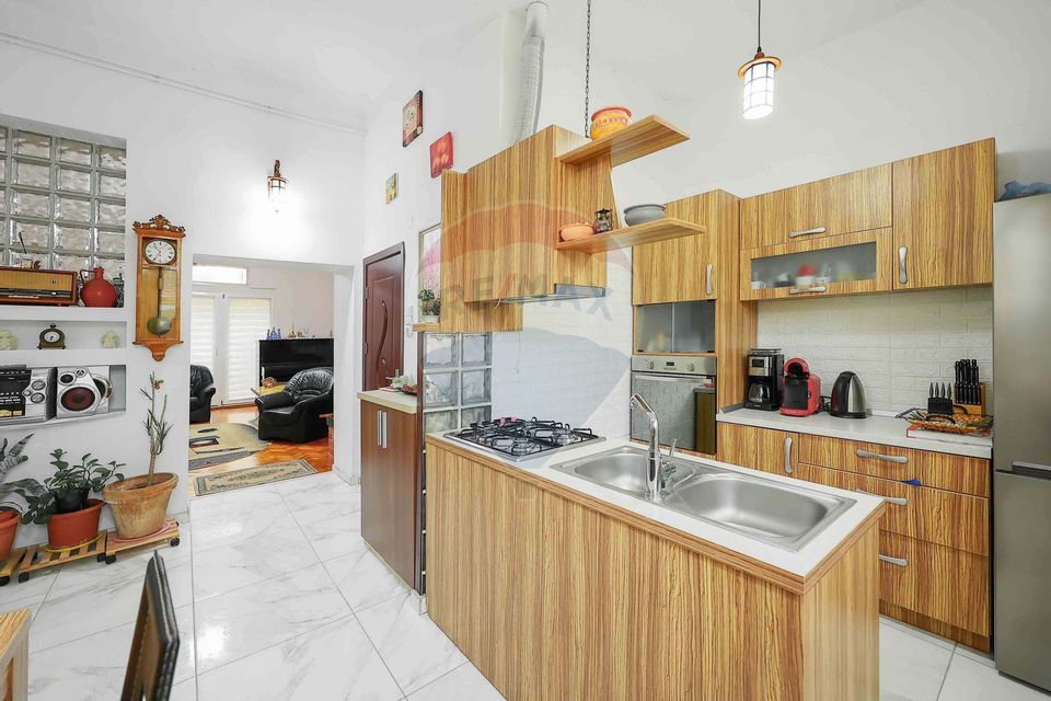 Apartament ultracentral cu garaj, strada Dunărea Nr. 9, de vânzare