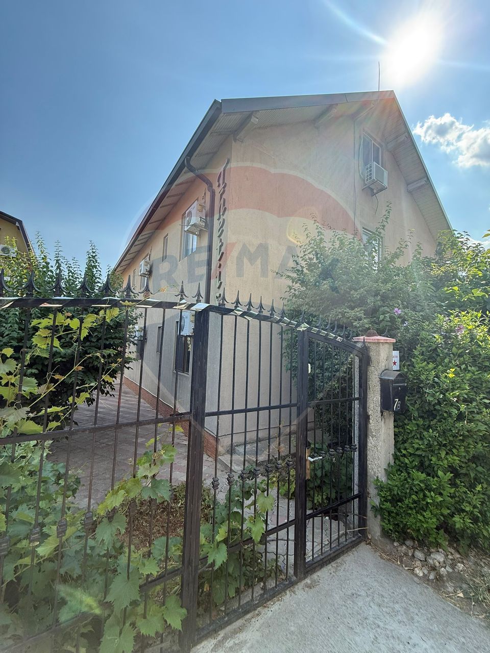 Pensiune cu 23 camere de vânzare in Mamaia Sat