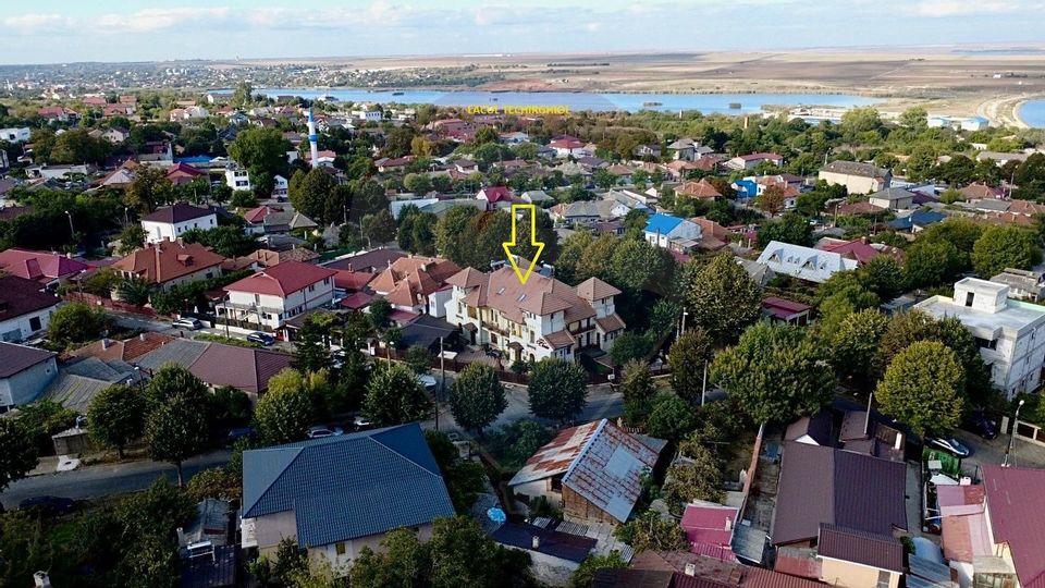 Casa / Pensiune cu 12 camere de vânzare în zona Eforie Sud Constanta