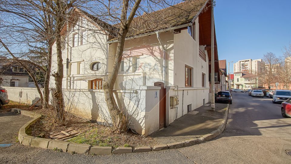 9 room House / Villa for rent, Centrul Civic area