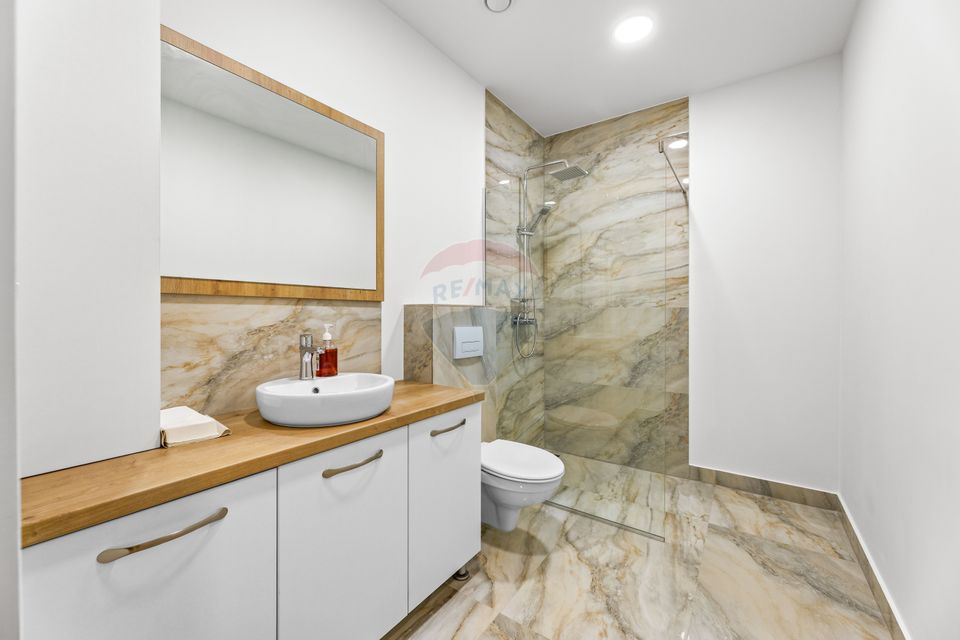 Spațiu comercial de închiriat la mansarda