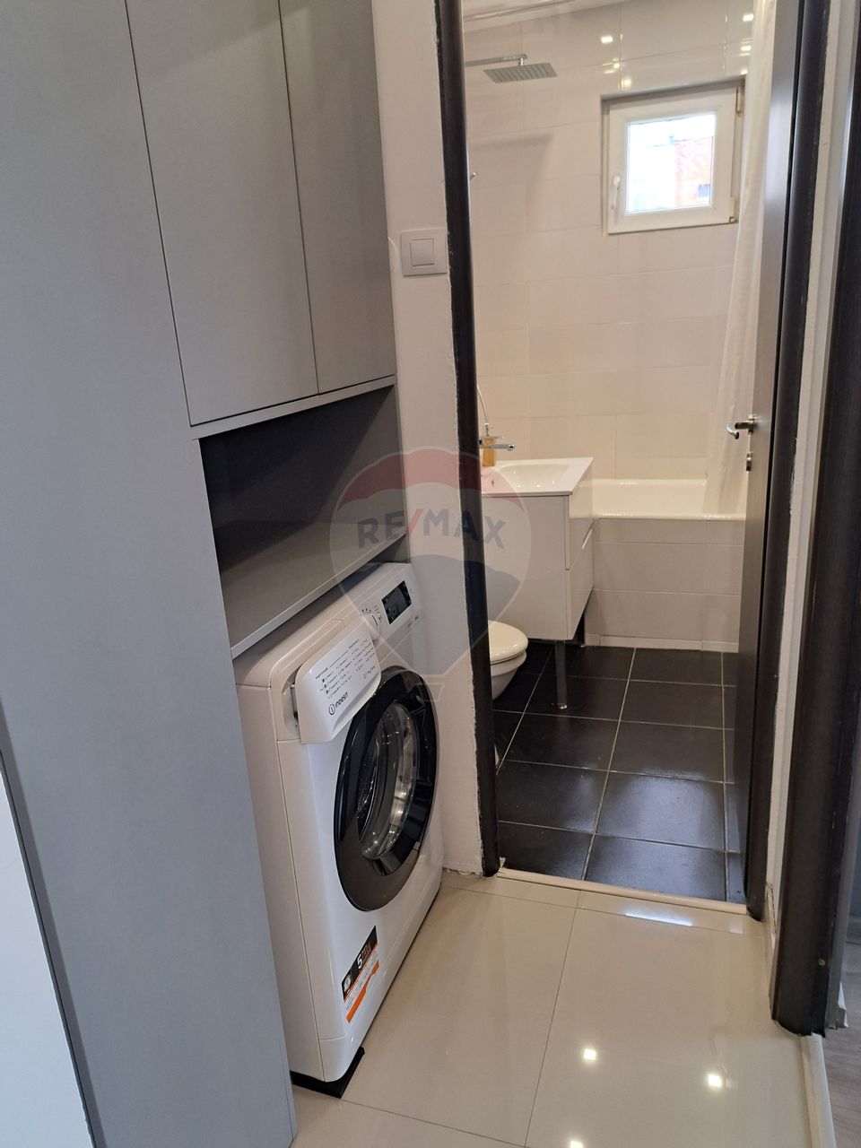 2 Camere de Închiriat, Centru