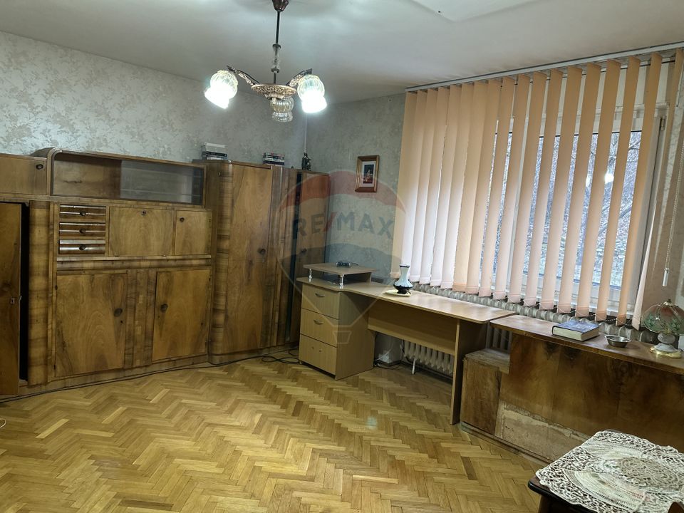 4 room Apartment for sale, Central area