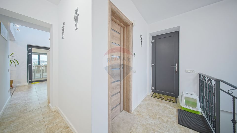 Casă premium cu 270 mp utili, 7 camere ,curte generoasă în Bartolomeu