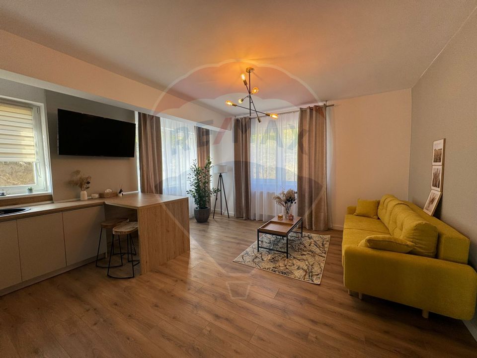 Vând apartament 3 camere, zona Florești