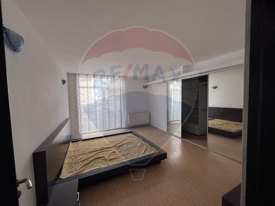 Apartament cu 3 camere de vânzare