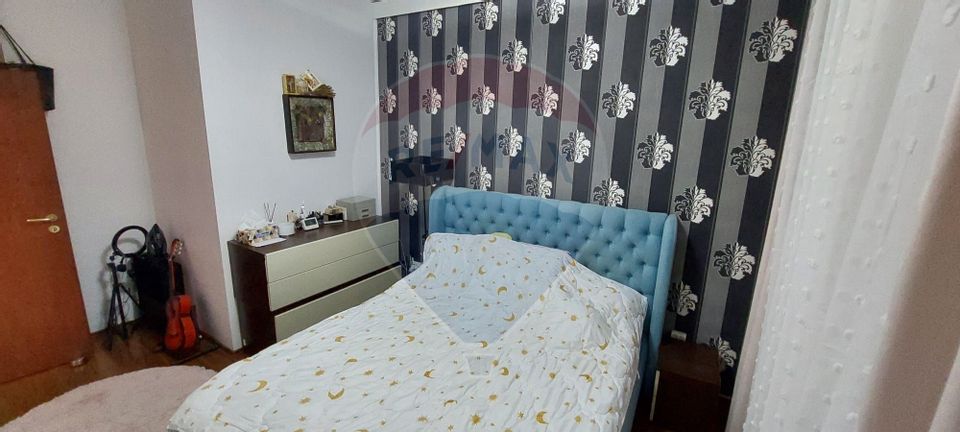 Apartament cu 3 camere de vânzare în zona Central