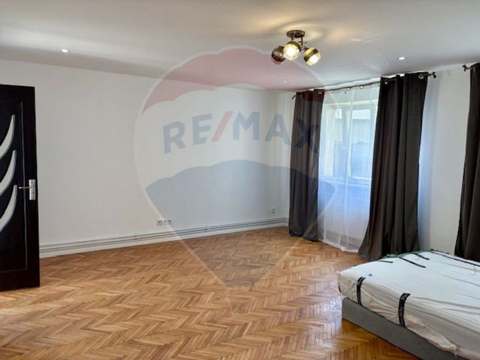 3 room Apartment for sale, Est area