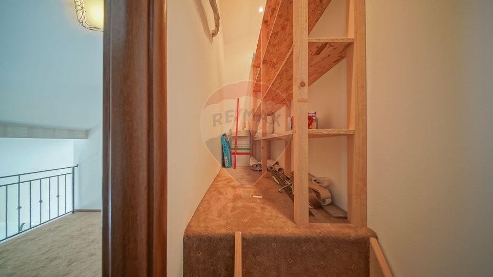 De vanzare penthouse in Tractoru, 3 camere, mobilat si utilat