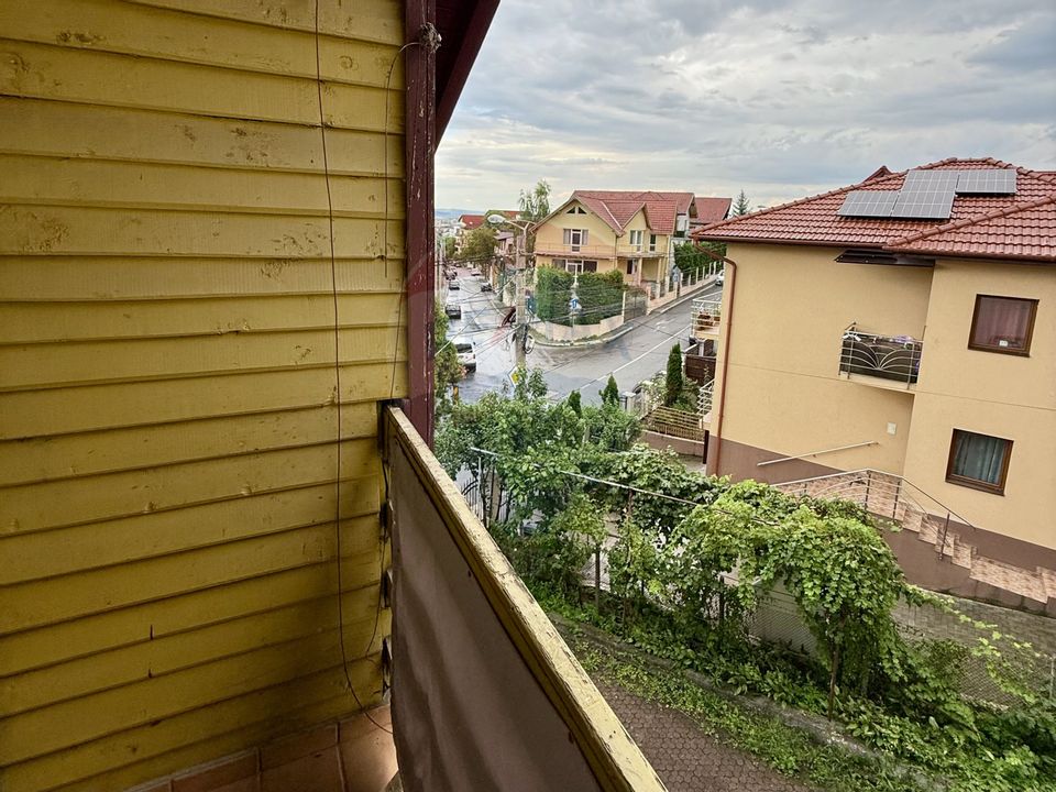 Apartament în vilă, Curte comună cu piscină – Andrei Mureșanu