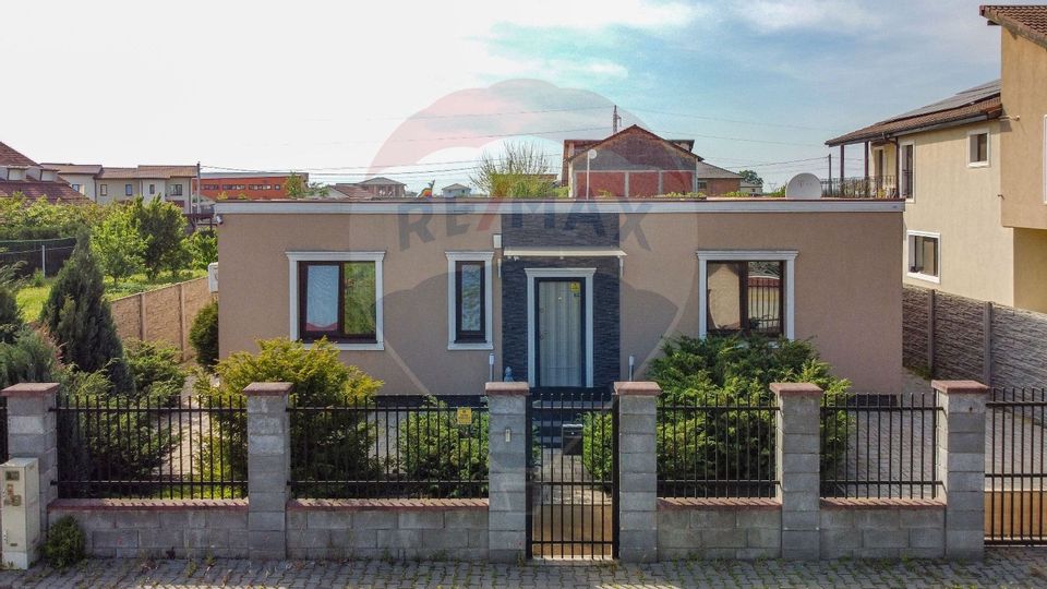 De vânzare casă modernă cu 5 camere în Dumbraviţa