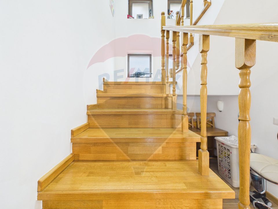 Modern villa 2011, with 5 rooms, 500sqm courtyard and garage