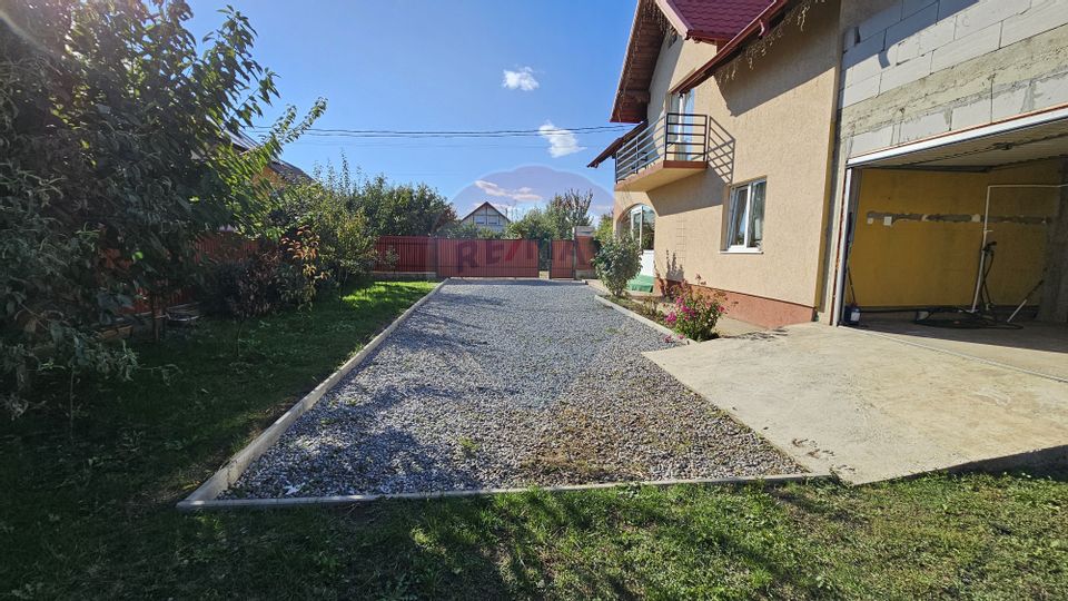 Casă / Vilă cu 7 camere de vanzare in Mihoveni, Suceava