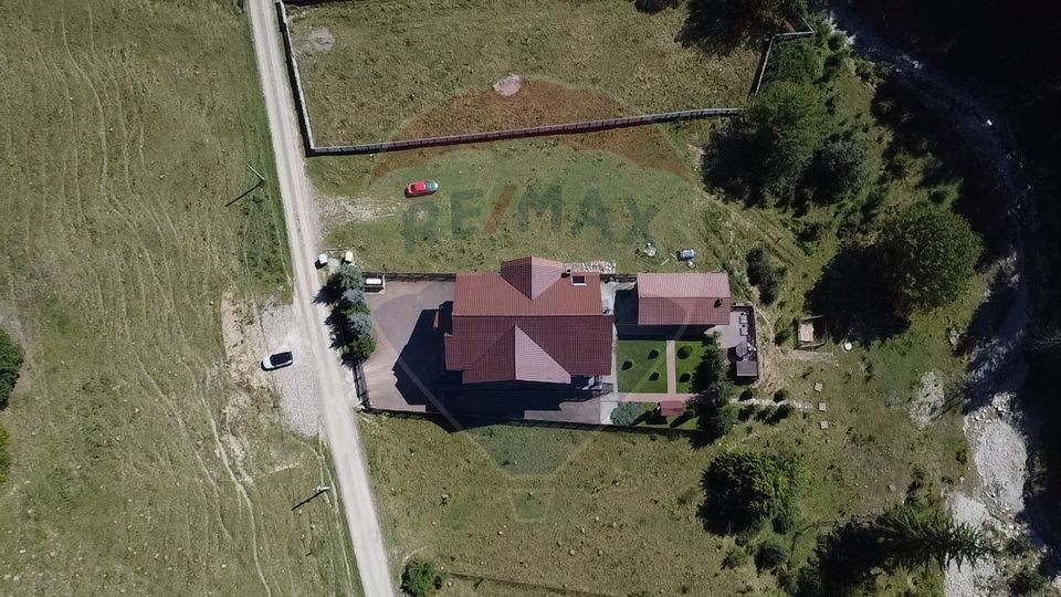 Pensiune cu 14 camere de vânzare Bucovina lângă pârtia Pojorata Malini