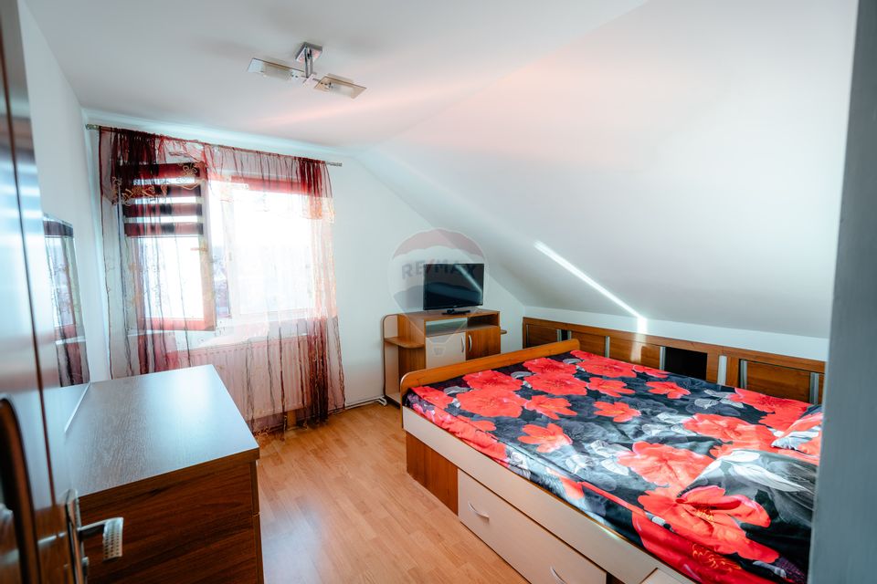 Apartament cu 4 camere de vânzare în zona Trivale