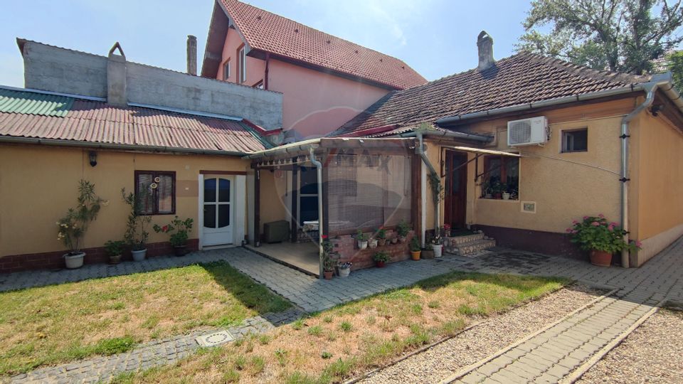 Casă cu Teren 572 mp în Oradea, Str. Octavian Goga Nr. 39, de vânzare