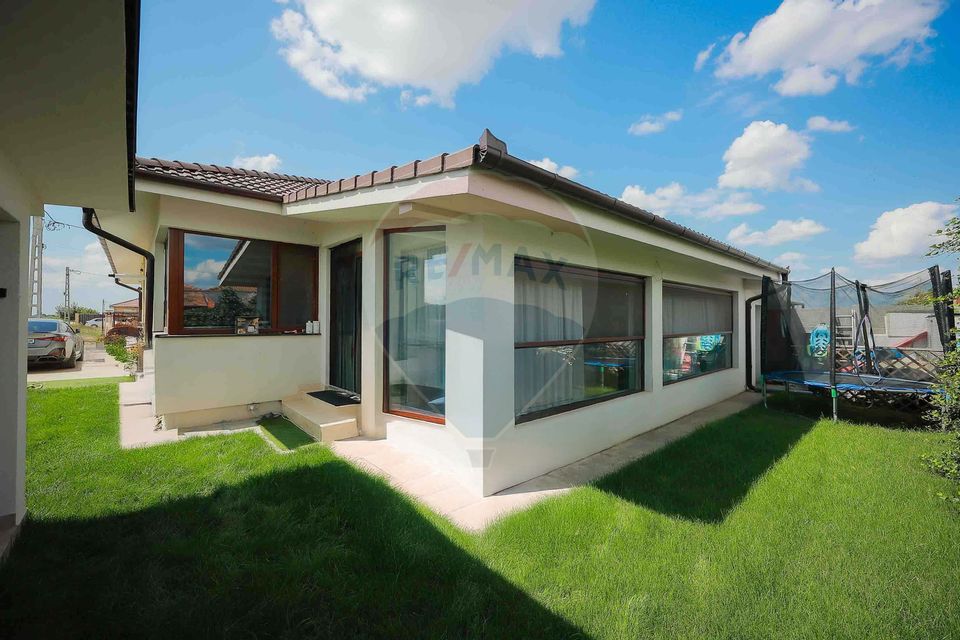 Casă modernă cu 4 camere de închiriat în Sântandrei - smart home