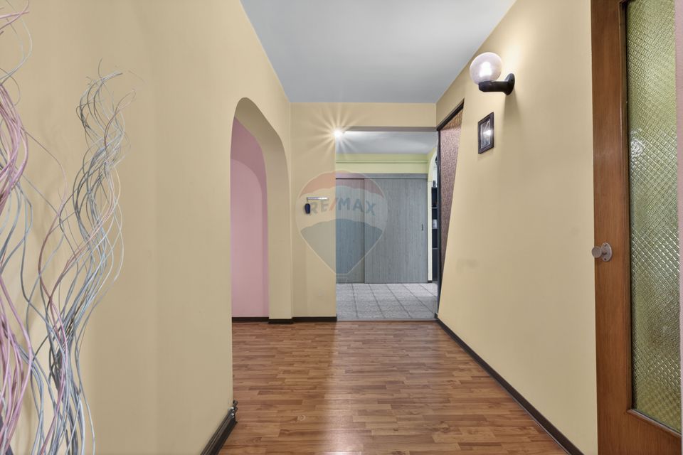 2 Apartamente unite, 5 camere de vânzare pe Malul Muresului, etajul 2