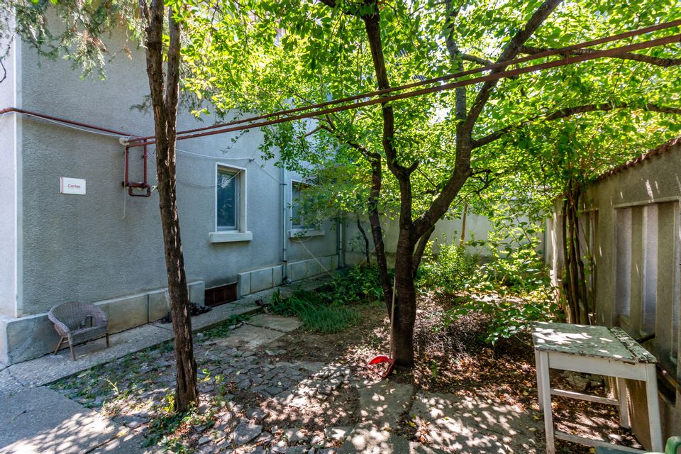 Vila 150mp,  teren 375mp, adiacent str Neajlovului,  Lacul Grivita