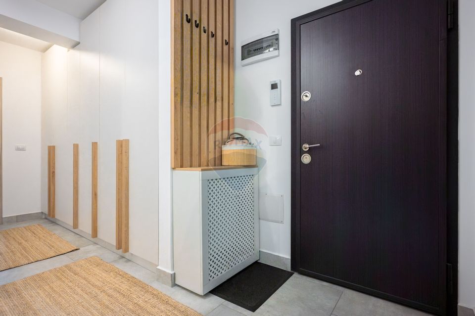 Apartament cu 2 camere,  2 băi și parcare subterană în Tractorul