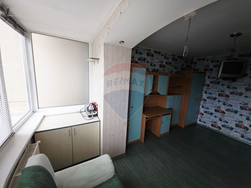 Apartament cu 4 camere de vânzare în zona Calea Romanului