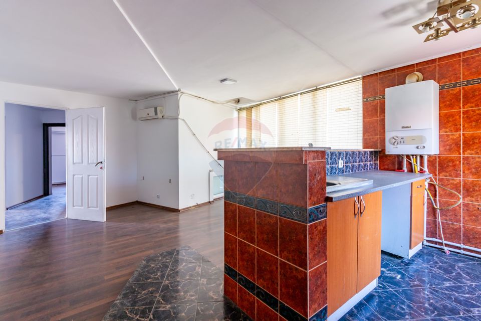 Casă / Vilă în zona Calea Calarasilor, ideal investitie, 6xparcare