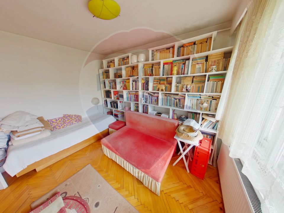 Apartament cu 3 camere de vânzare Str. 1 Mai