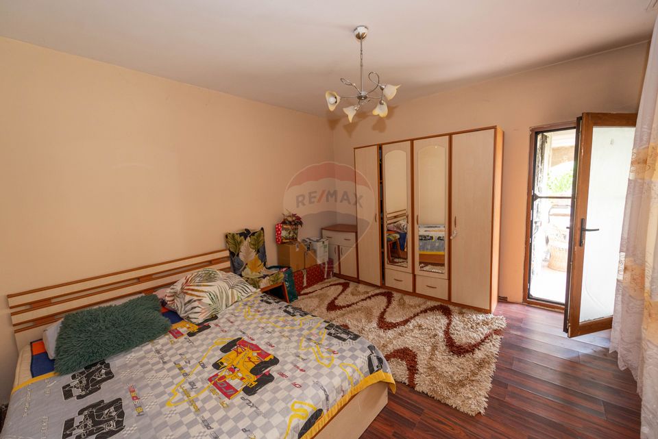 House - Villa for sale, 10 rooms, land 1800sqm, Bacu, Joita