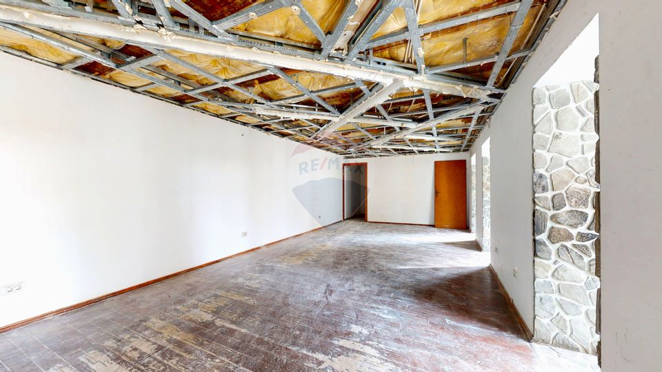 149sq.m Commercial Space for rent, Ultracentral area