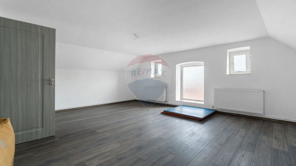 Apartament 7 camere ULTRACENTRAL in casa- Codlea!