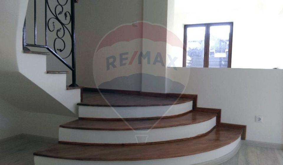 4 room House / Villa for sale