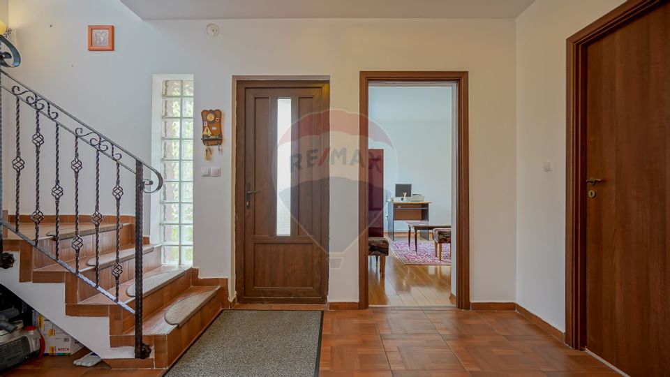 8 room House / Villa for sale