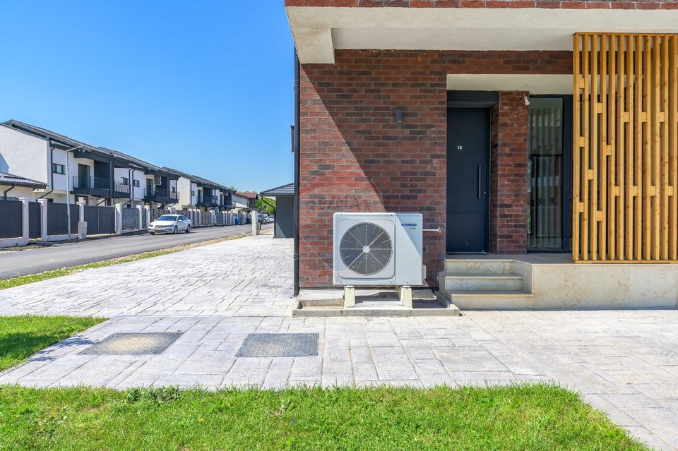 Vânzare Vilă cu 5 camere, curte si parcare de vânzare in TUNARI