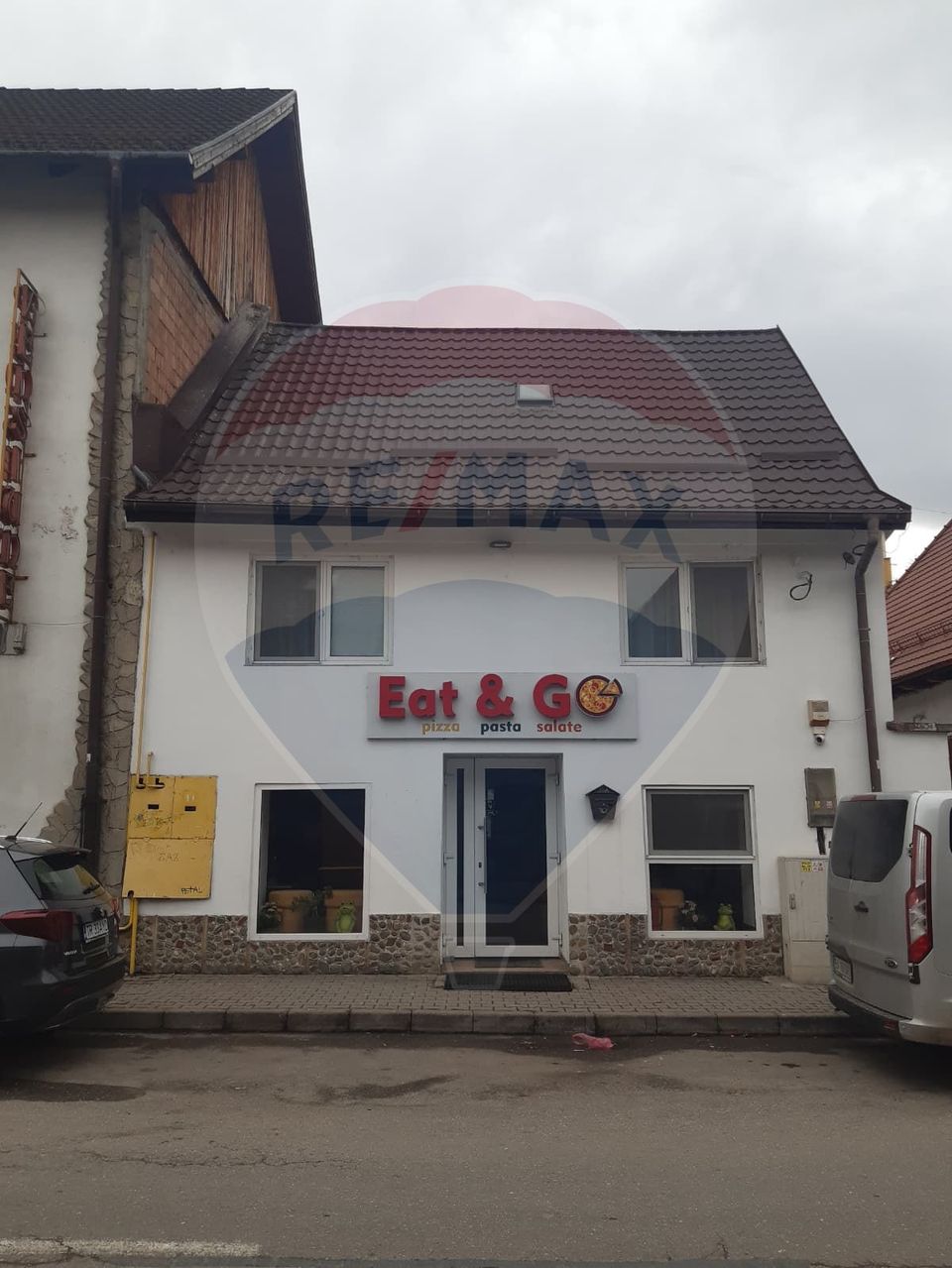 Casa cu spatiu comercial la parter