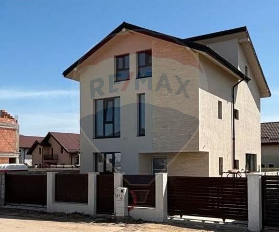 House for sale with 5 rooms and courtyard – Bragadiru