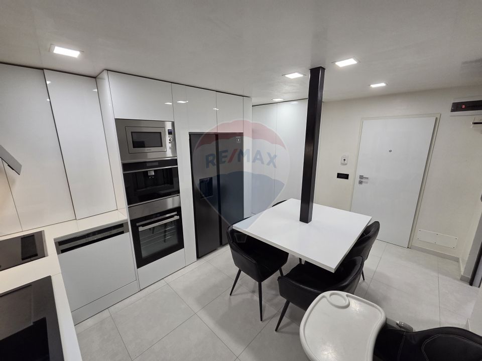 Apartament cu 3 camere etajul 1, zona Poienita