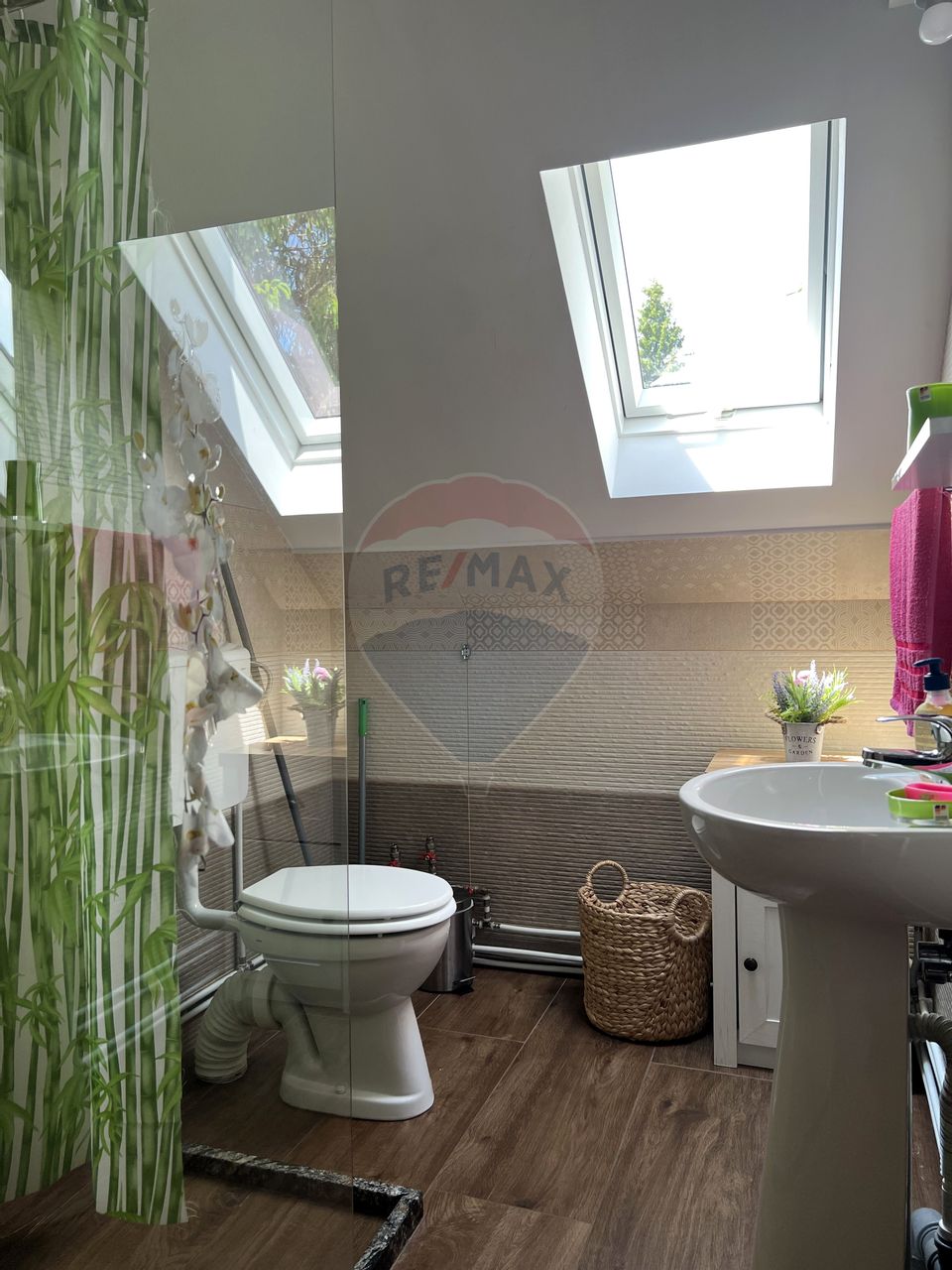 Casă de vacanță, de vânzare, pretabilă locuință sau afacere hotelieră