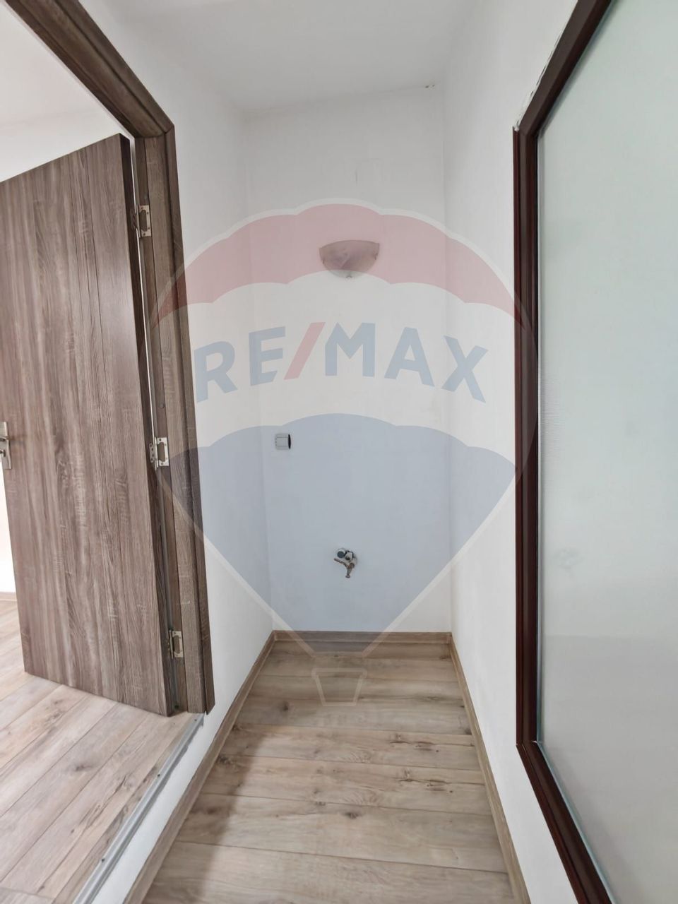 Apartament cu 4 camere de vânzare în zona Bartolomeu